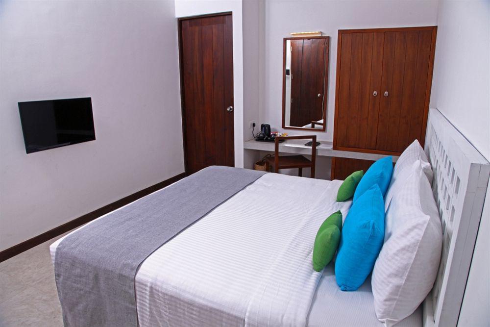 Blue Oceanic Beach Hotel Negombo Eksteriør bilde